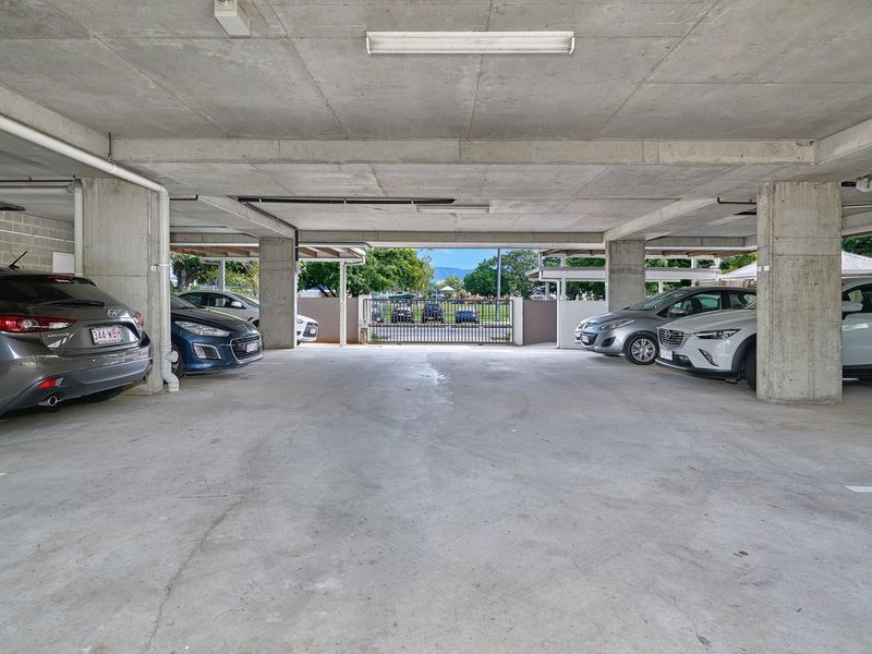 10/242 Grafton Street, Cairns North, QLD 4870 AUS