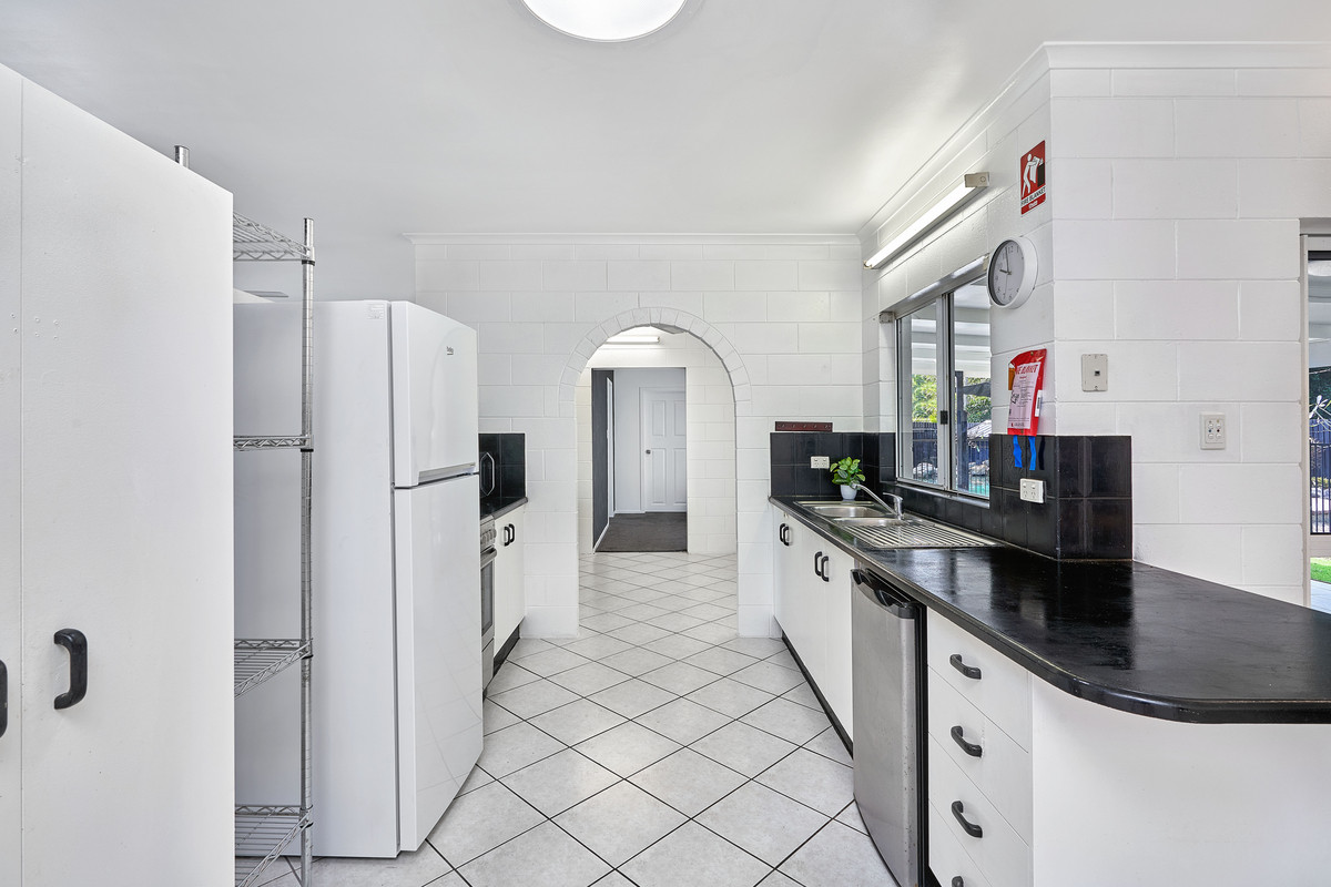 4 Coolangatta Close, KEWARRA BEACH, QLD 4879 AUS