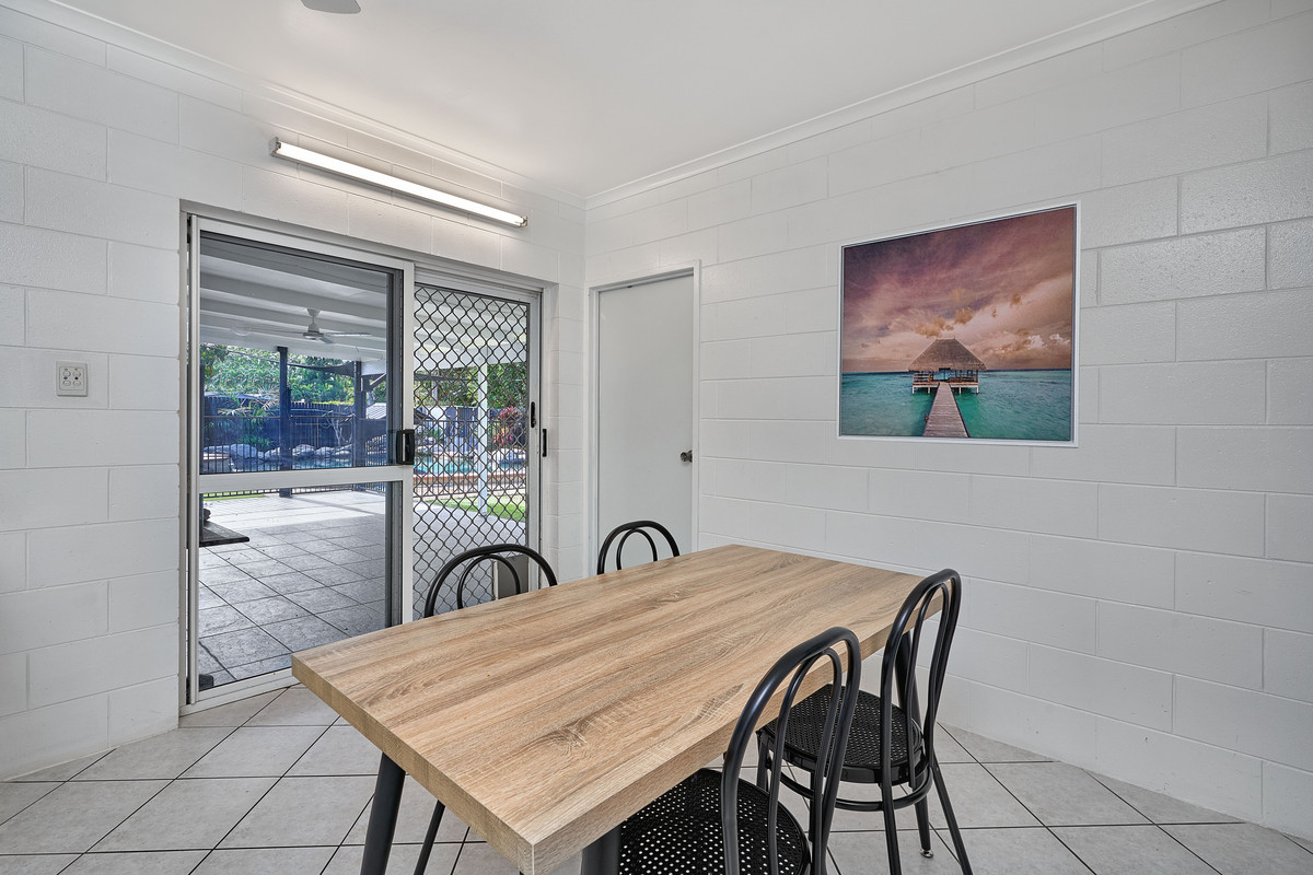 4 Coolangatta Close, KEWARRA BEACH, QLD 4879 AUS