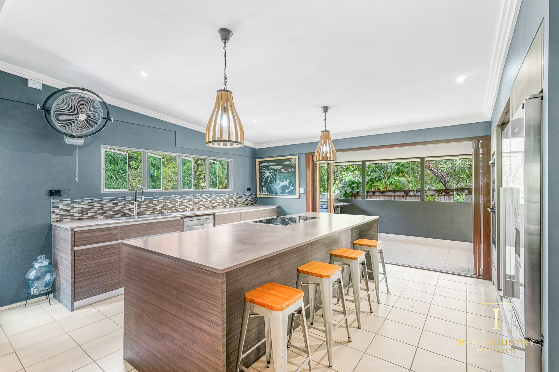 20-22 Foley Road, Palm Cove, QLD 4879 AUS