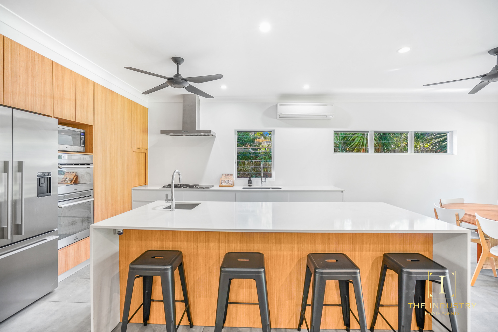 10 Lookout Terrace, Trinity Beach, QLD 4879 AUS