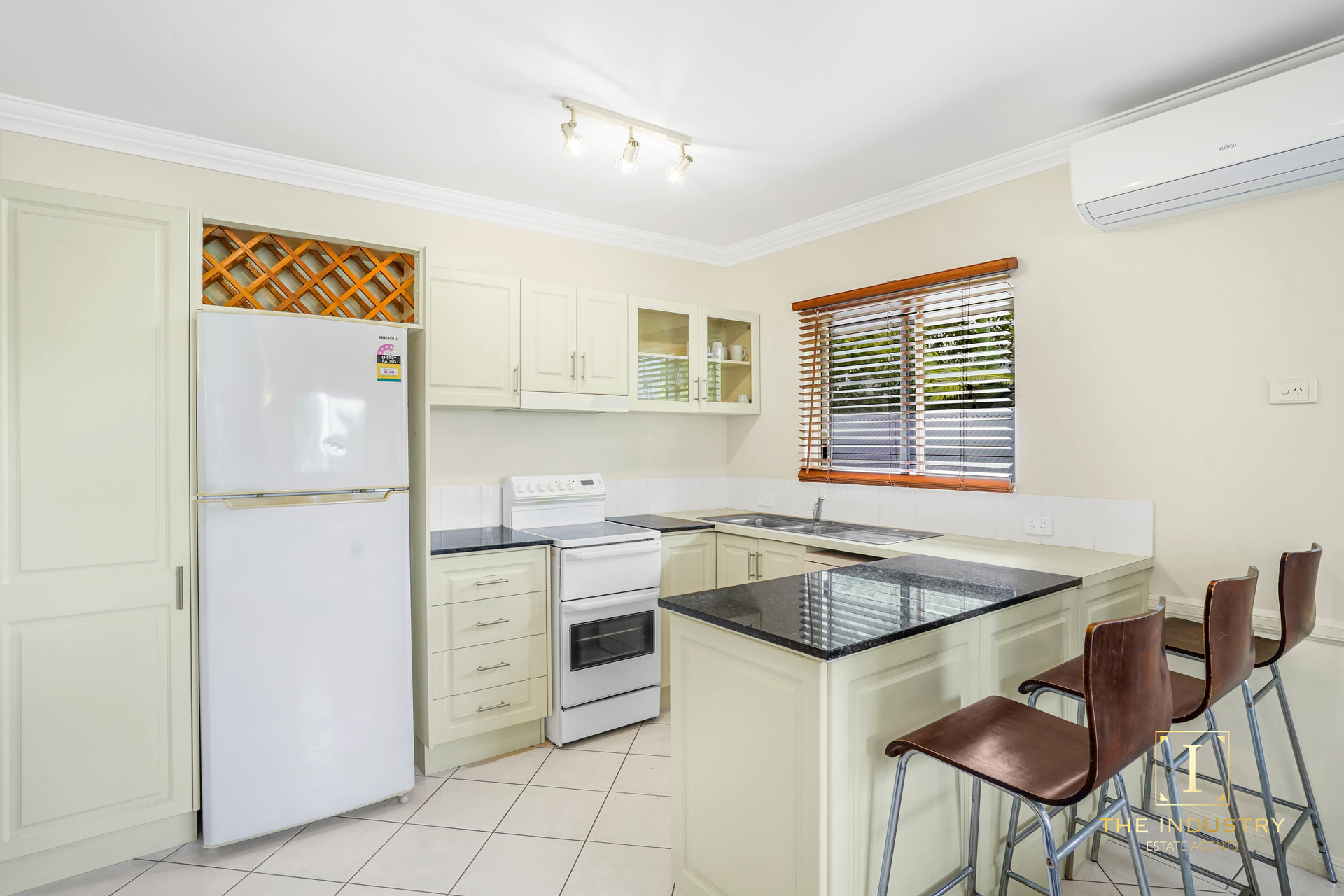 8/5 Lily Street, Cairns North, QLD 4870 AUS