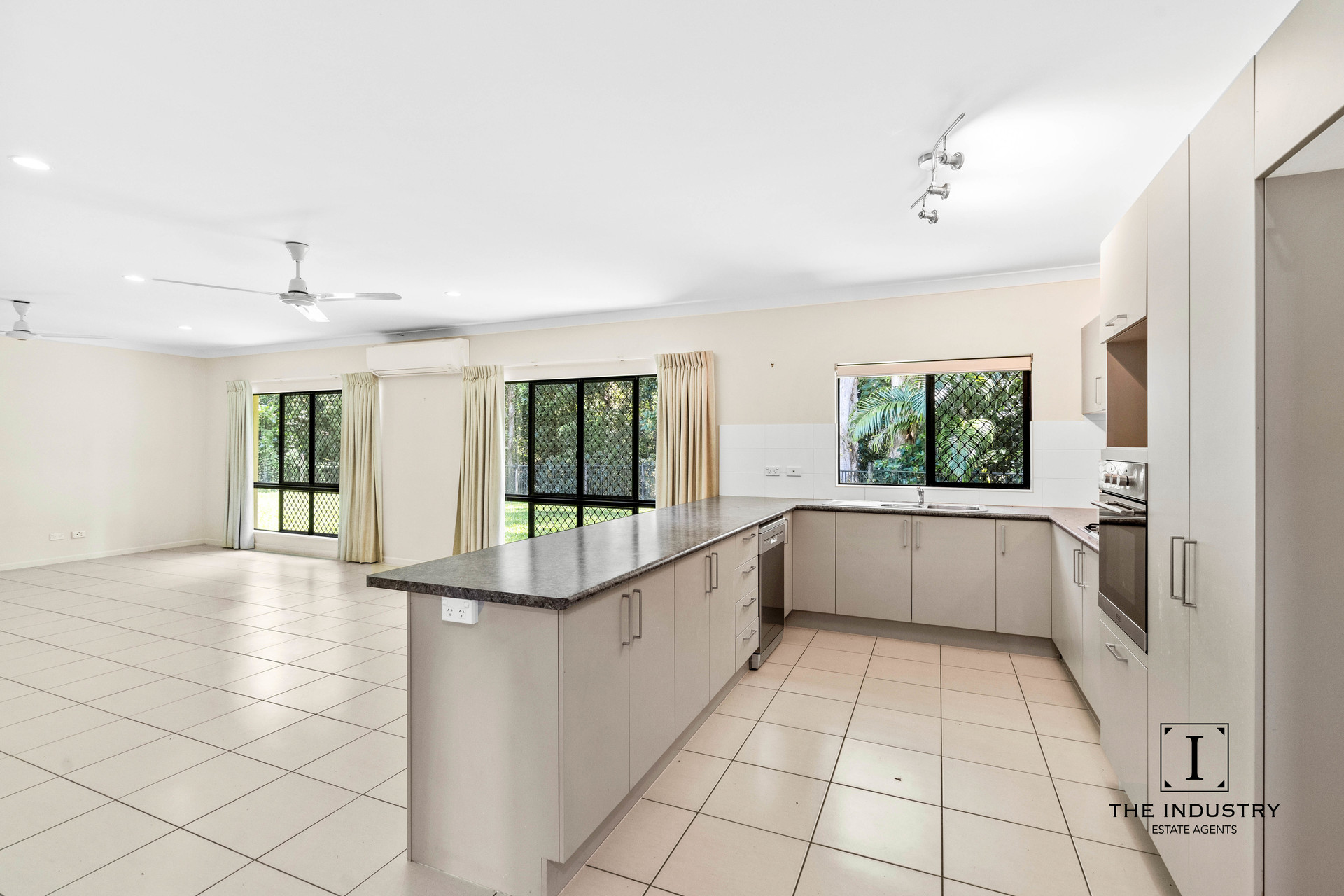 12 Petrie Close, Kewarra Beach, QLD 4879 AUS