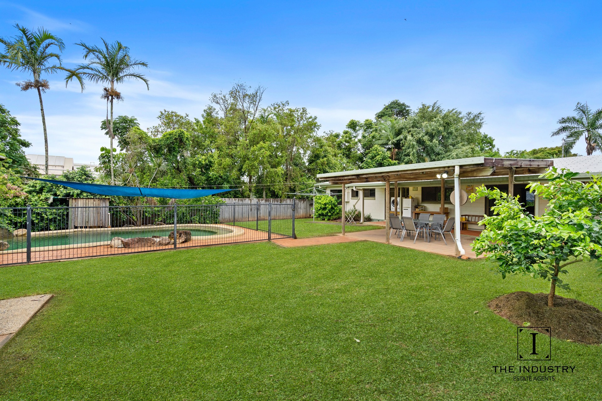 2 Atlas Close, Smithfield, QLD 4878 AUS