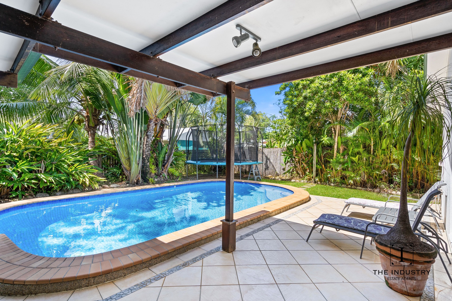 10 Hope Street, Clifton Beach, QLD 4879 AUS