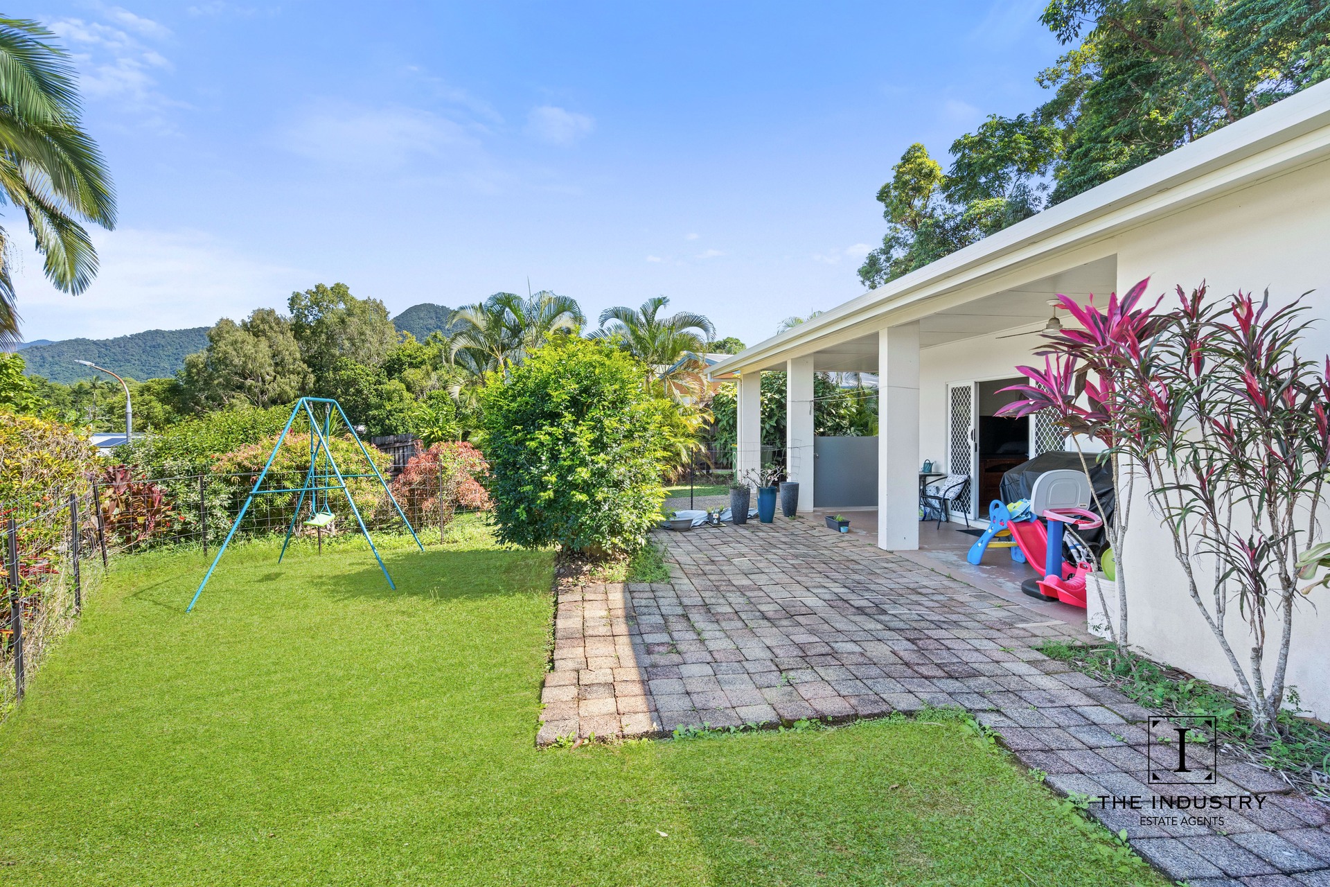 8 Hogan Court, White Rock, QLD 4868 AUS