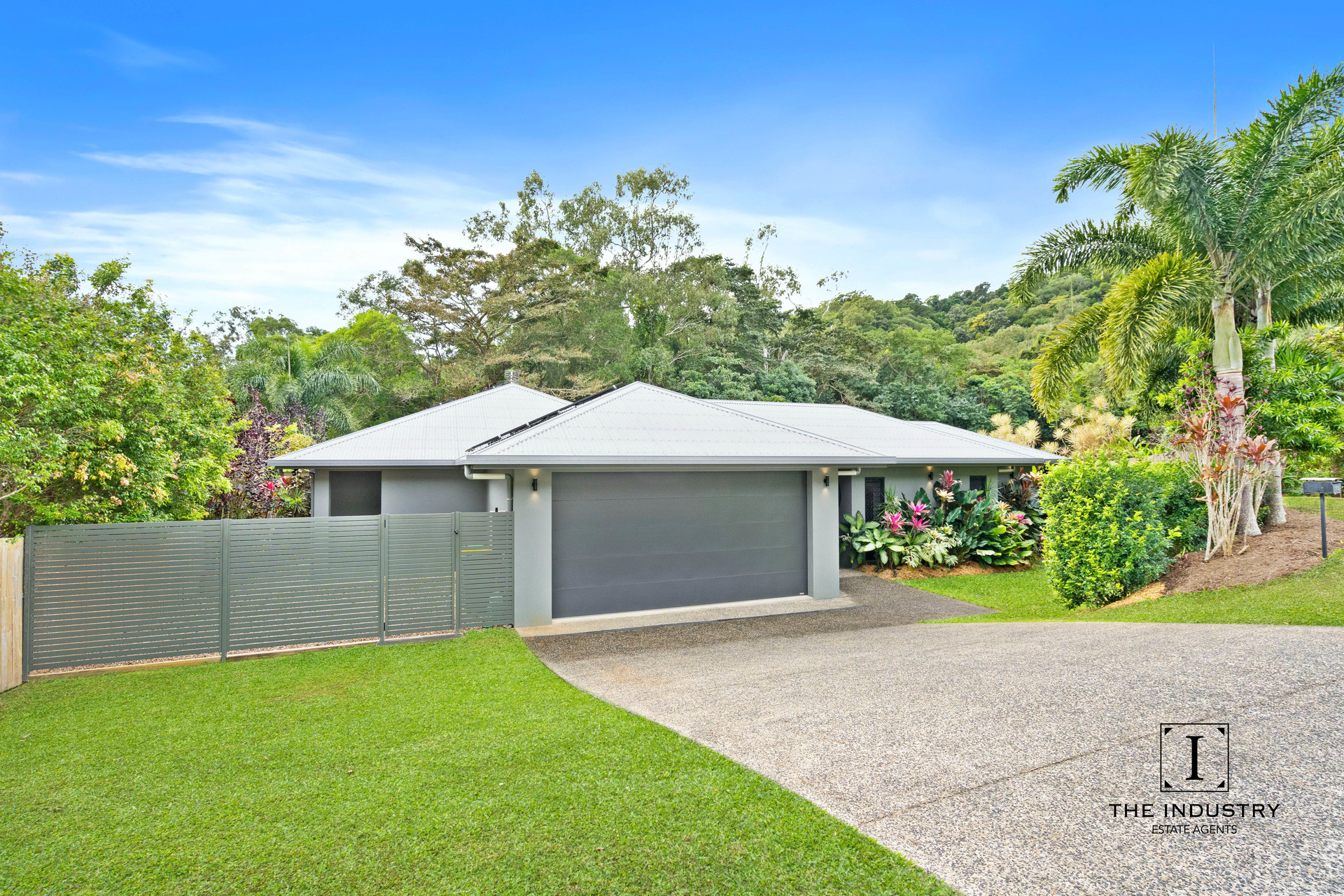 13 Megalong Close, Smithfield, QLD 4878 AUS