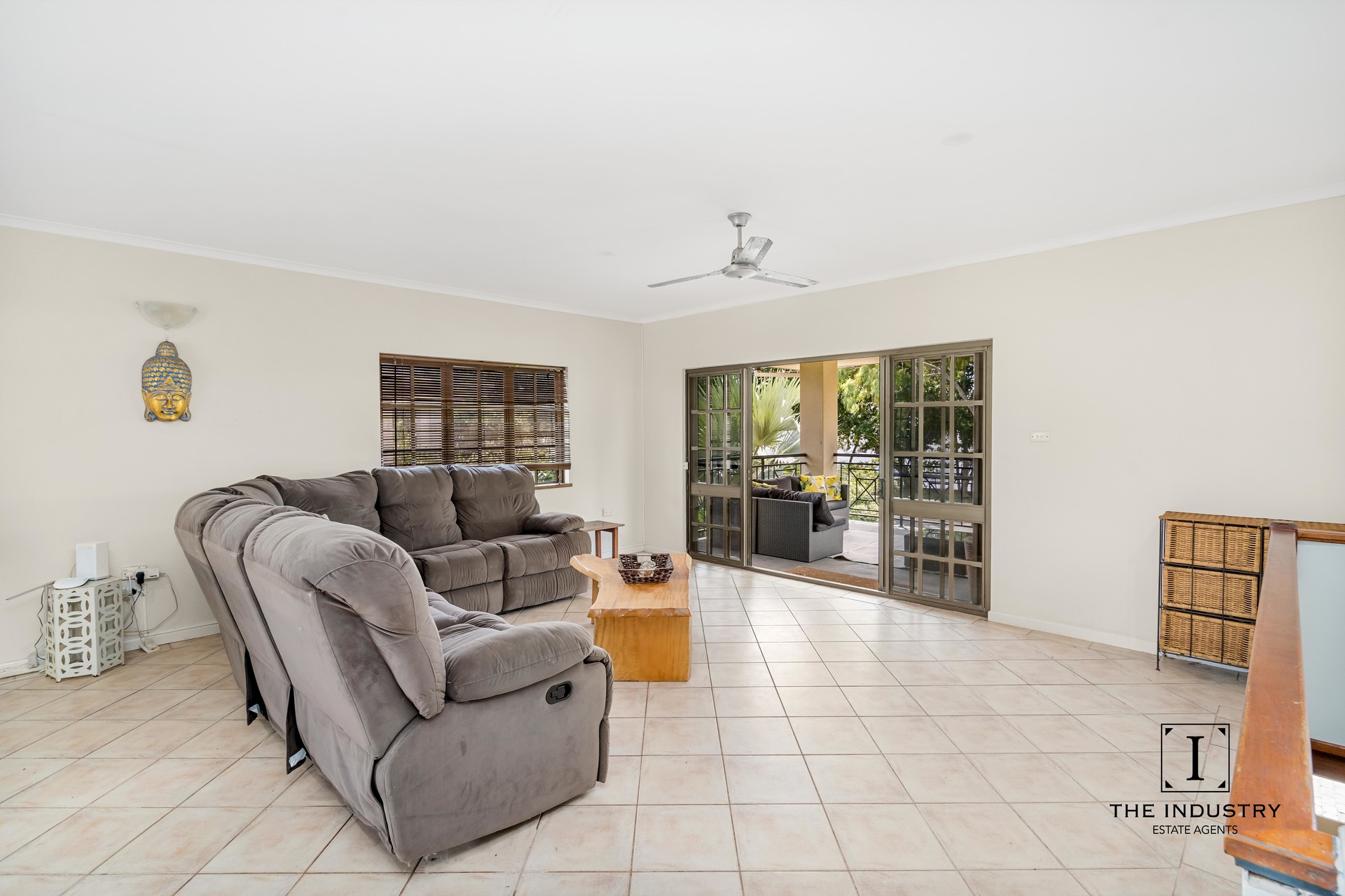 29-31 Casuarina Street, Holloways Beach, QLD 4878 AUS