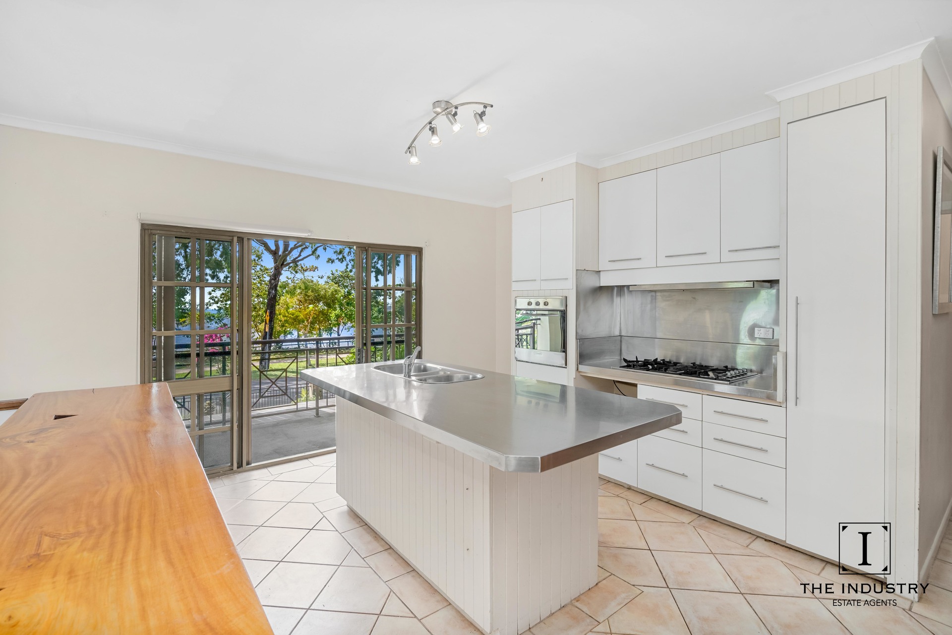 29-31 Casuarina Street, Holloways Beach, QLD 4878 AUS