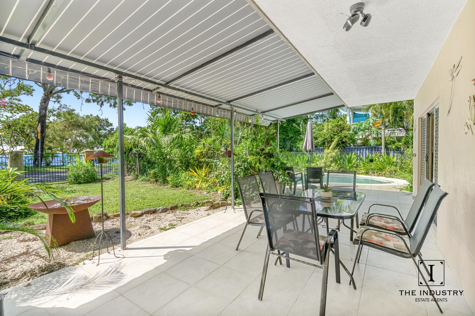 29-31 Casuarina Street, Holloways Beach, QLD 4878 AUS