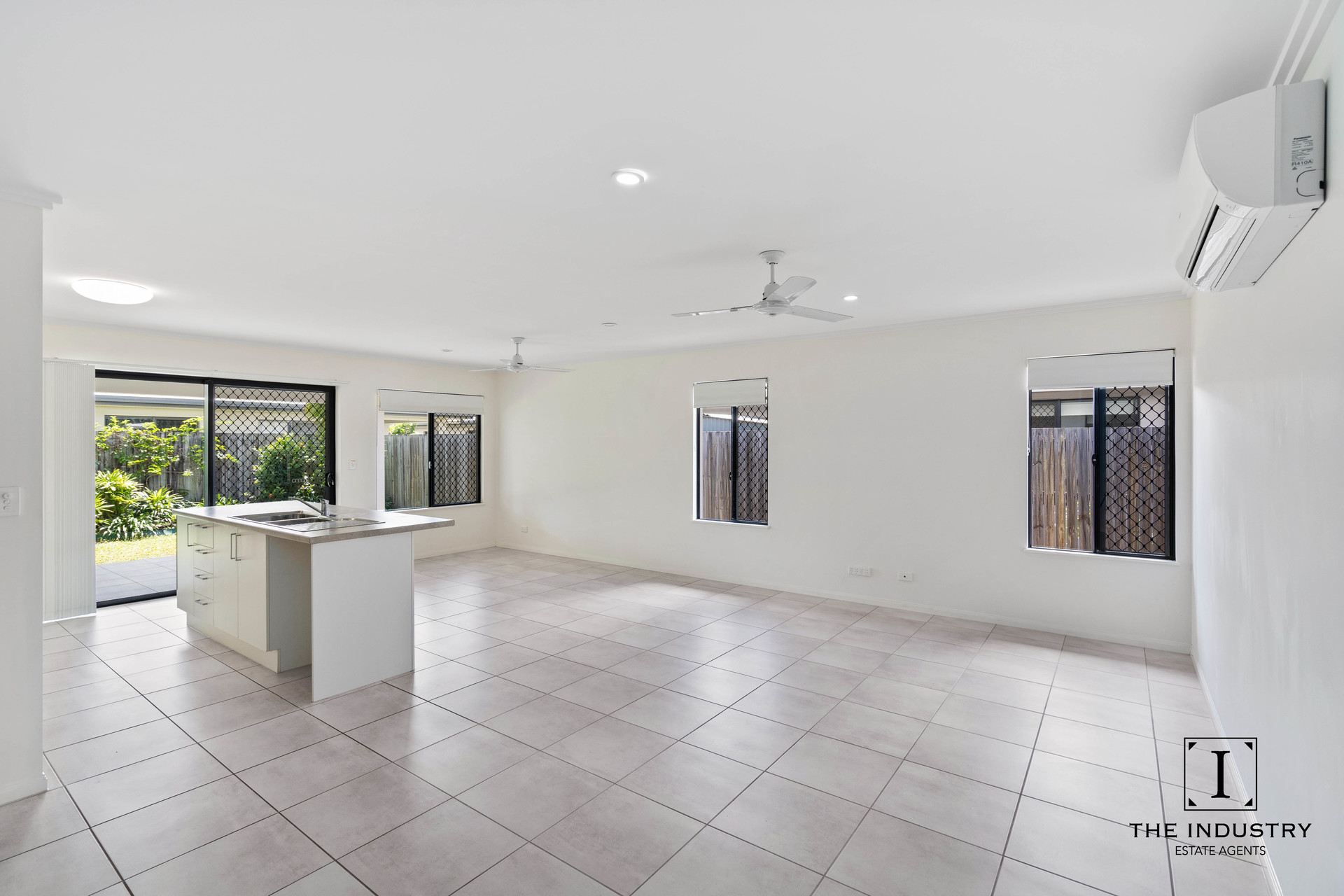 21 Munburra Parade, Smithfield, QLD 4878 AUS