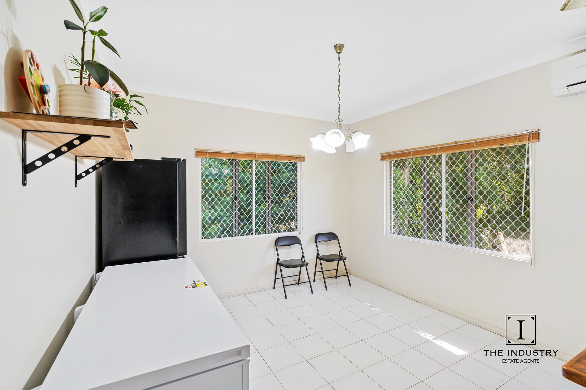 17 Narelle Close, Yorkeys Knob, QLD 4878 AUS