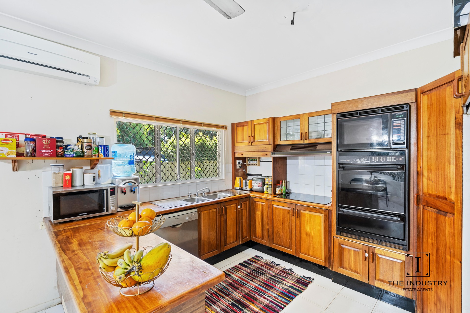 17 Narelle Close, Yorkeys Knob, QLD 4878 AUS