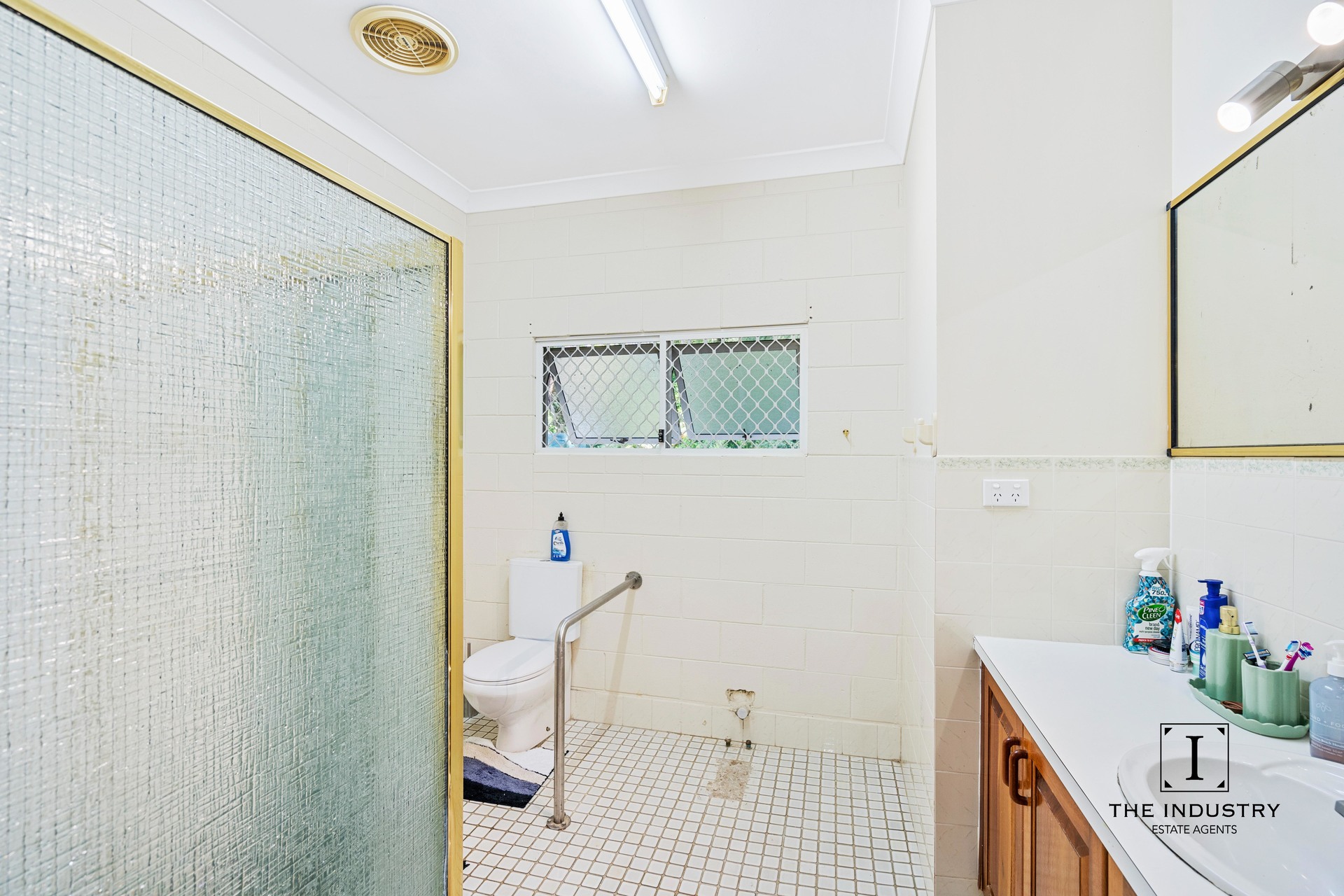 17 Narelle Close, Yorkeys Knob, QLD 4878 AUS