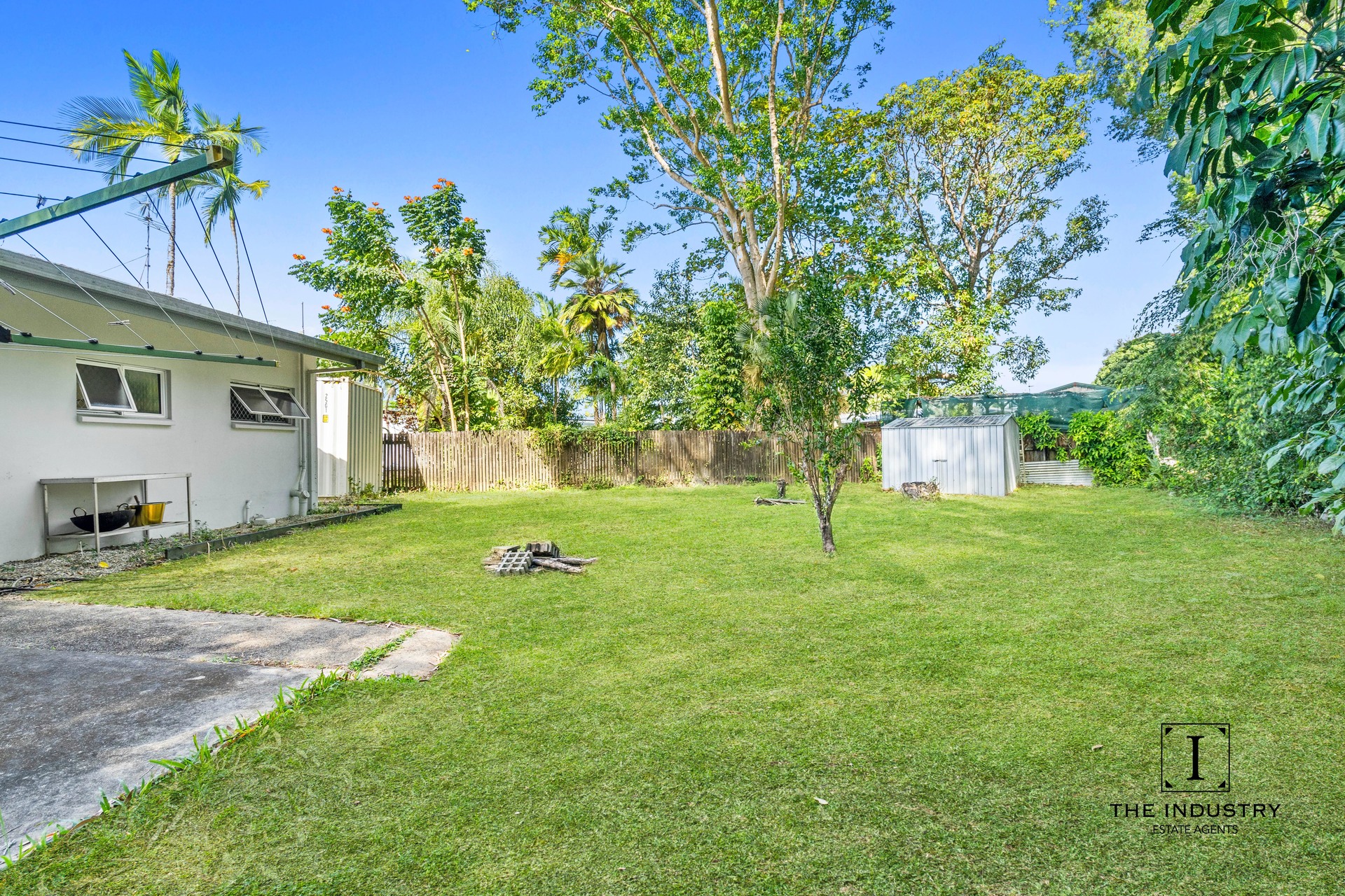 17 Narelle Close, Yorkeys Knob, QLD 4878 AUS