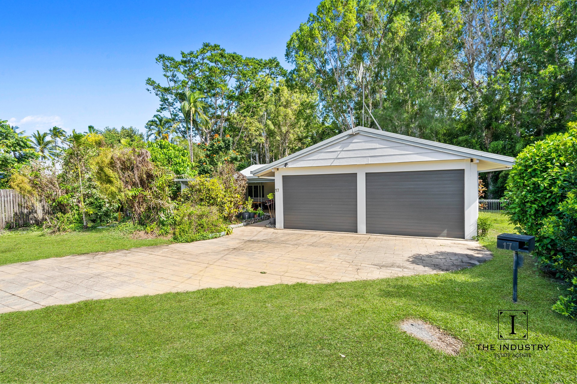 17 Narelle Close, Yorkeys Knob, QLD 4878 AUS