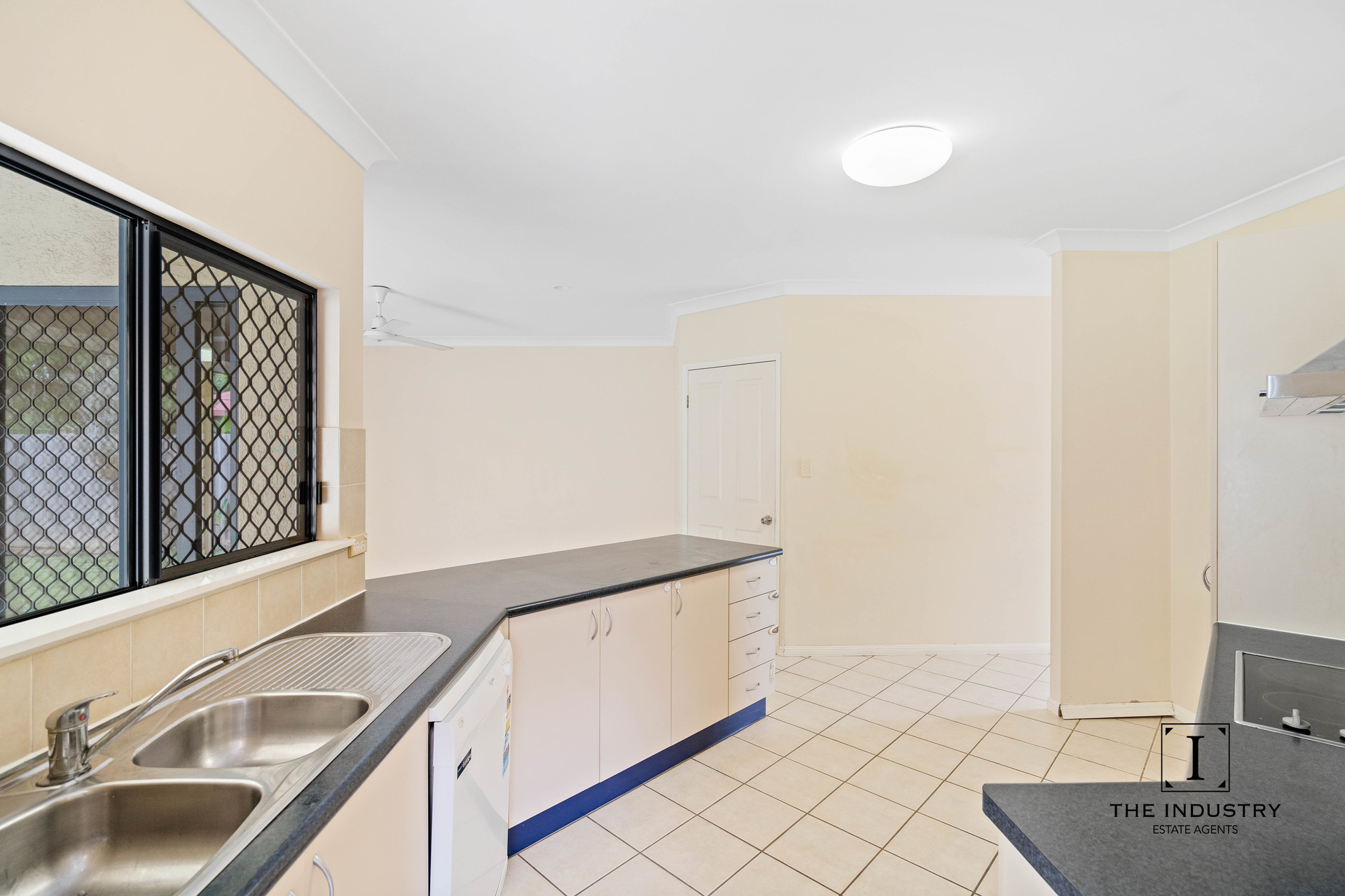 4 Beck Close, Bentley Park, QLD 4869 AUS