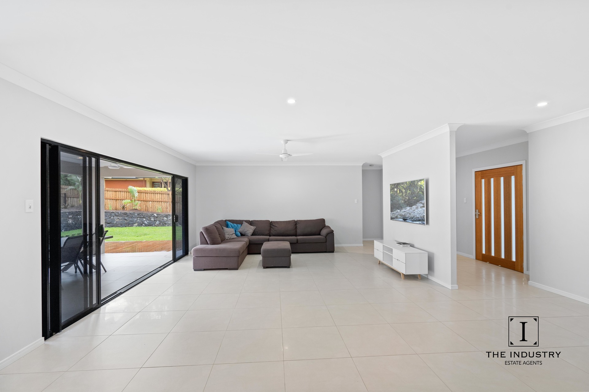 2 Megalong Close, Smithfield, QLD 4878 AUS