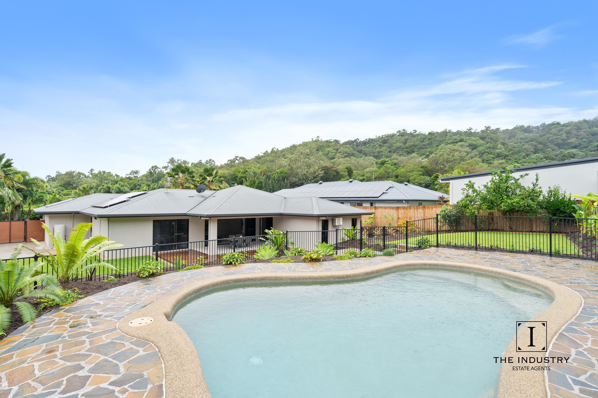 2 Megalong Close, Smithfield, QLD 4878 AUS