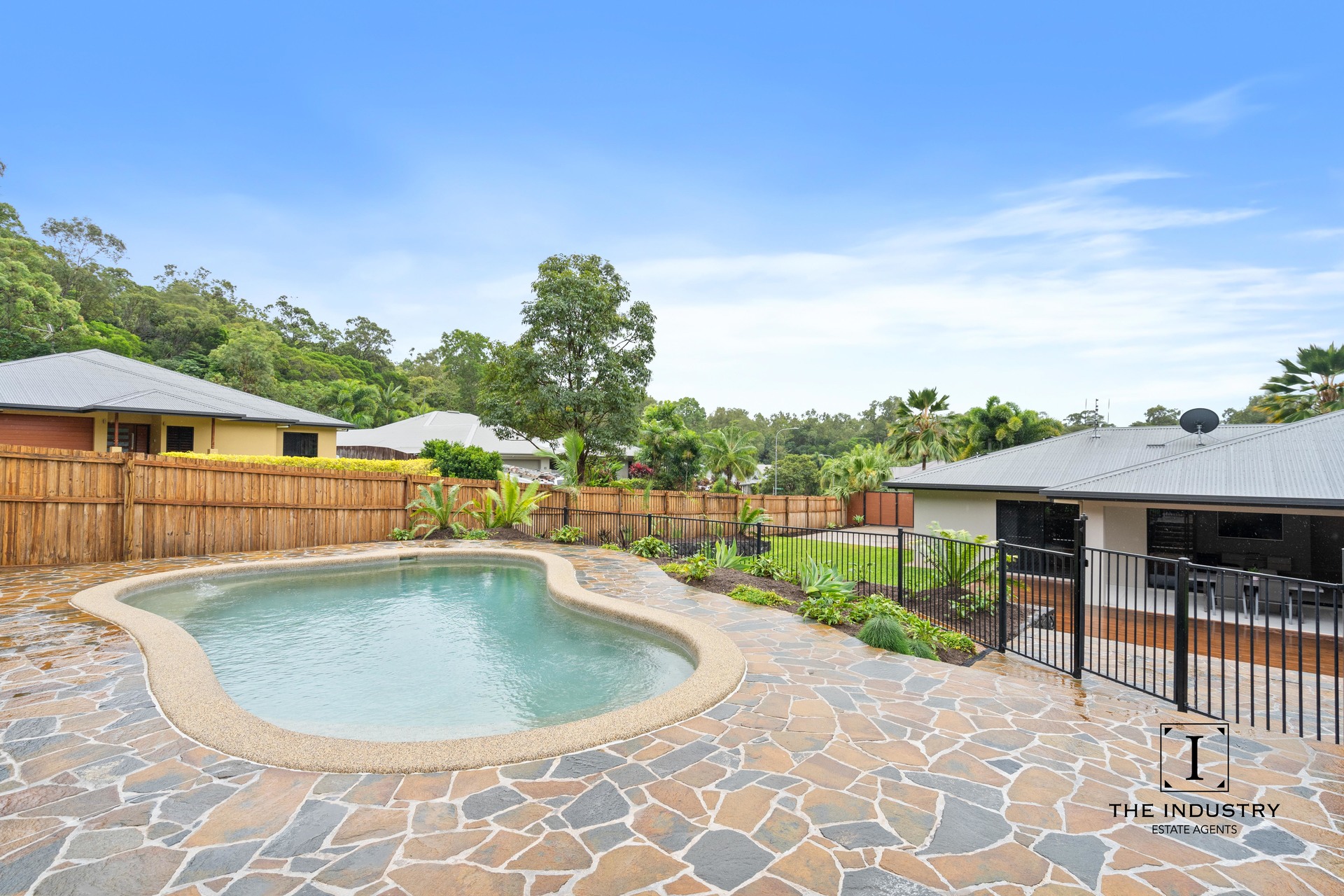 2 Megalong Close, Smithfield, QLD 4878 AUS