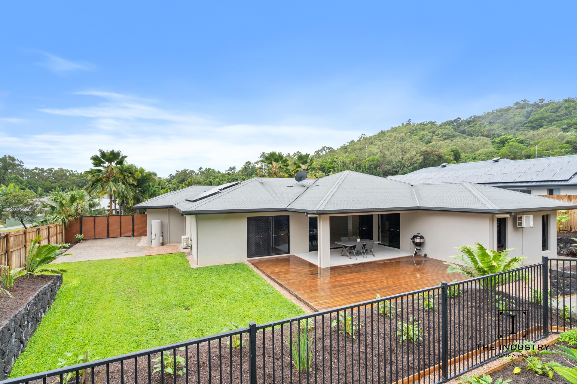 2 Megalong Close, Smithfield, QLD 4878 AUS