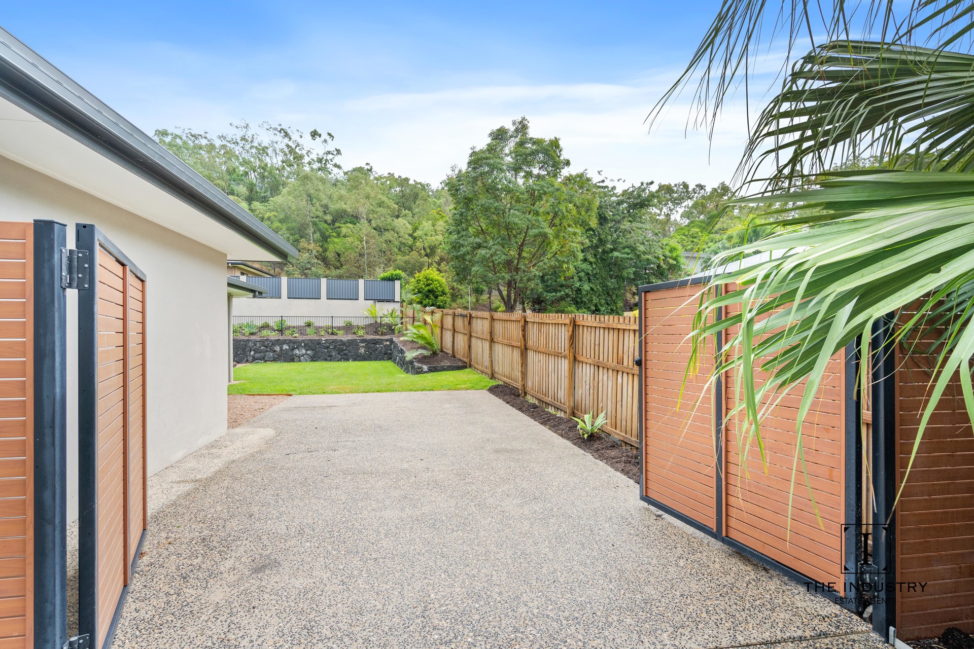 2 Megalong Close, Smithfield, QLD 4878 AUS