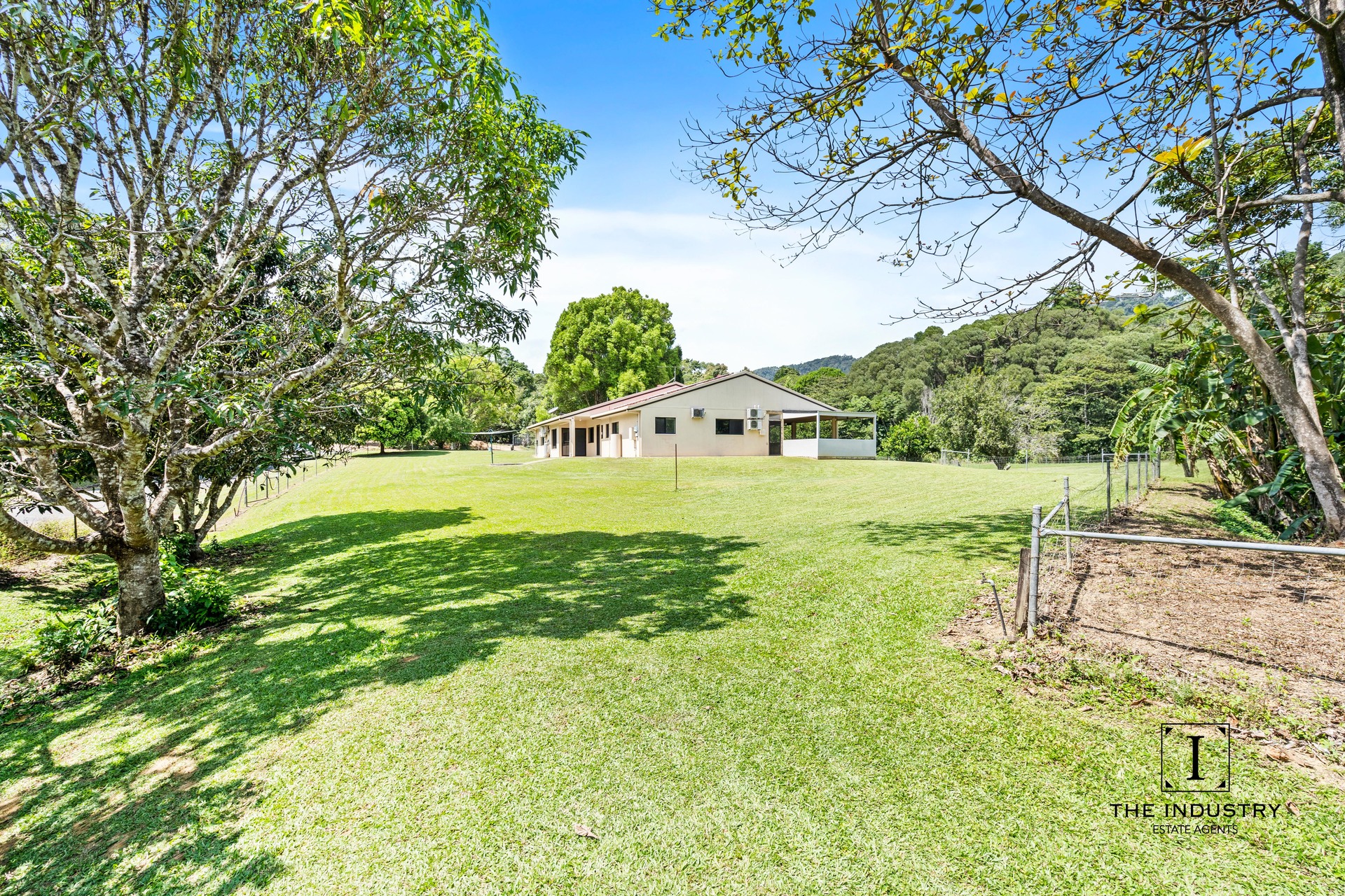 1 Jumrum Close, Kuranda, QLD 4881 AUS