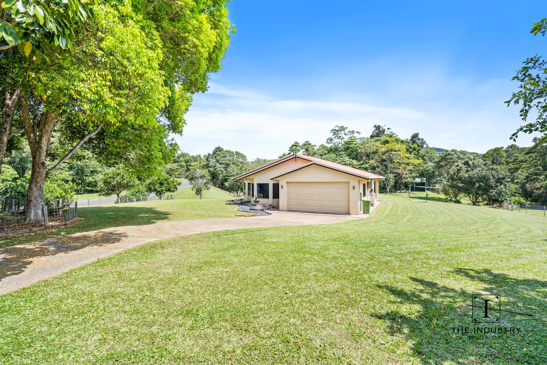 1 Jumrum Close, Kuranda, QLD 4881 AUS