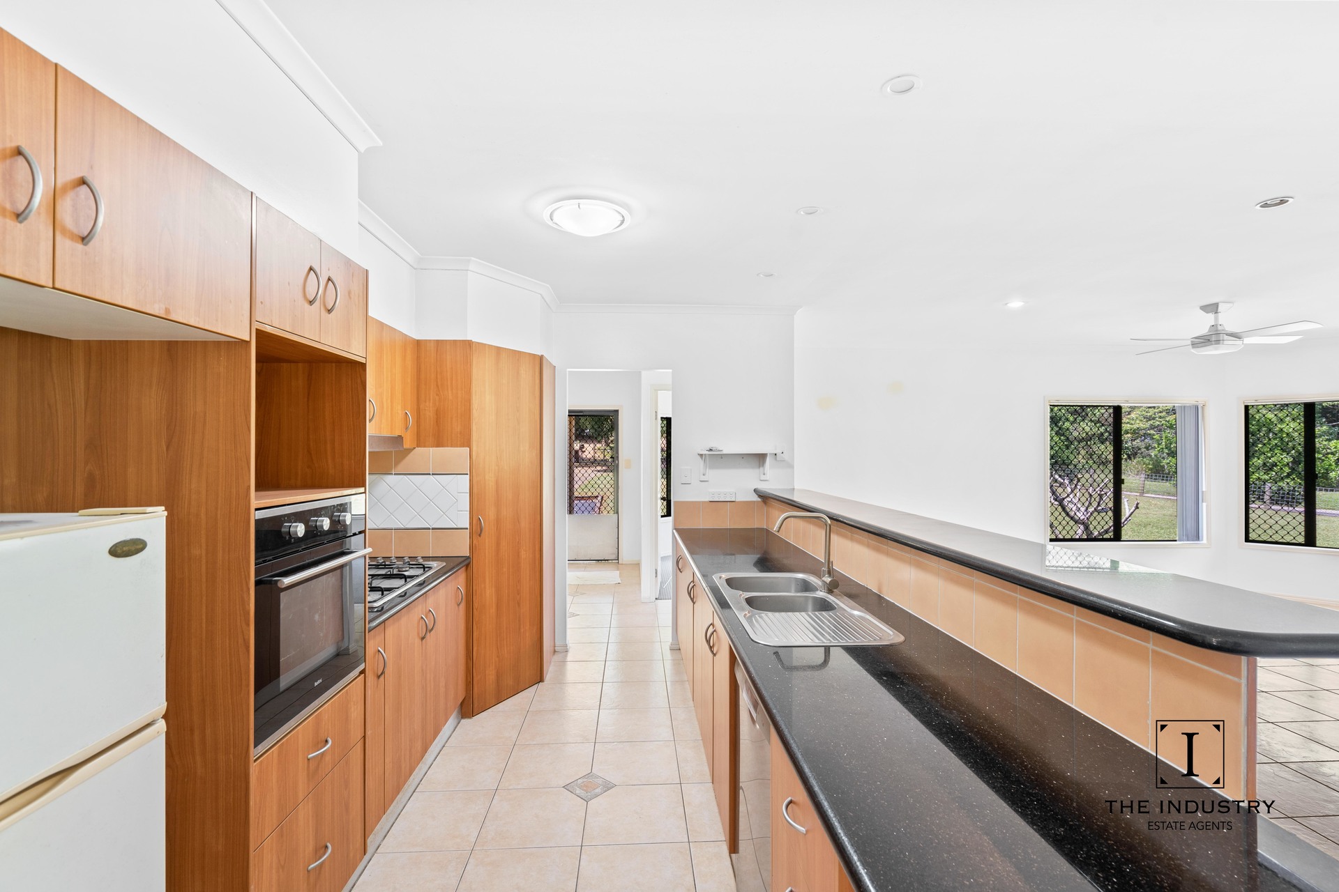 1 Jumrum Close, Kuranda, QLD 4881 AUS