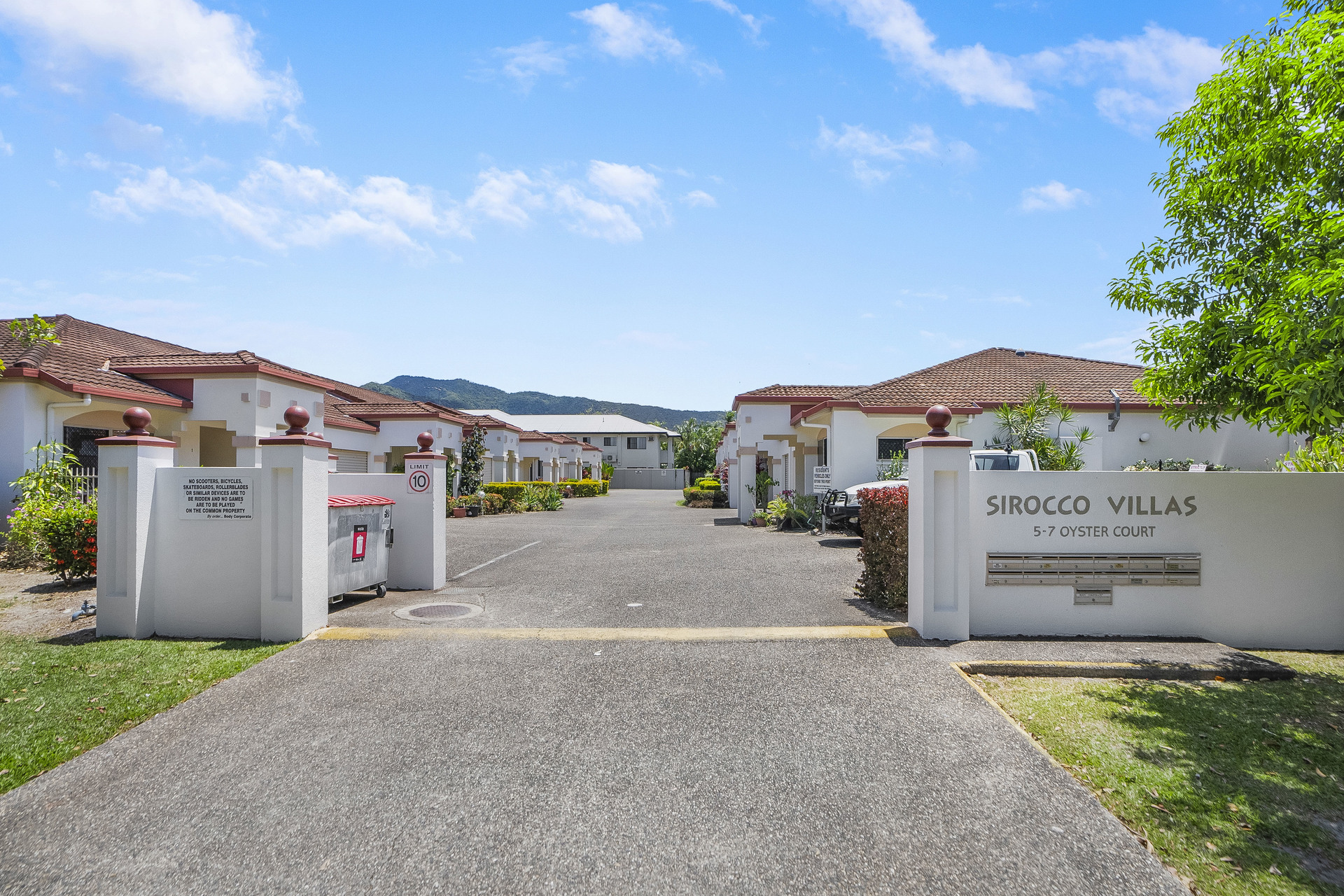 10/5-7 Oyster Court, Trinity Beach, QLD 4879 AUS