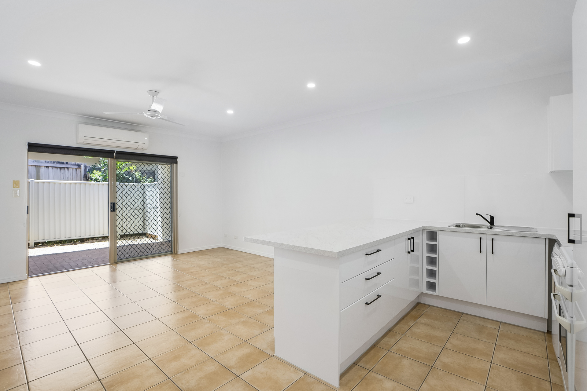 10/5-7 Oyster Court, Trinity Beach, QLD 4879 AUS