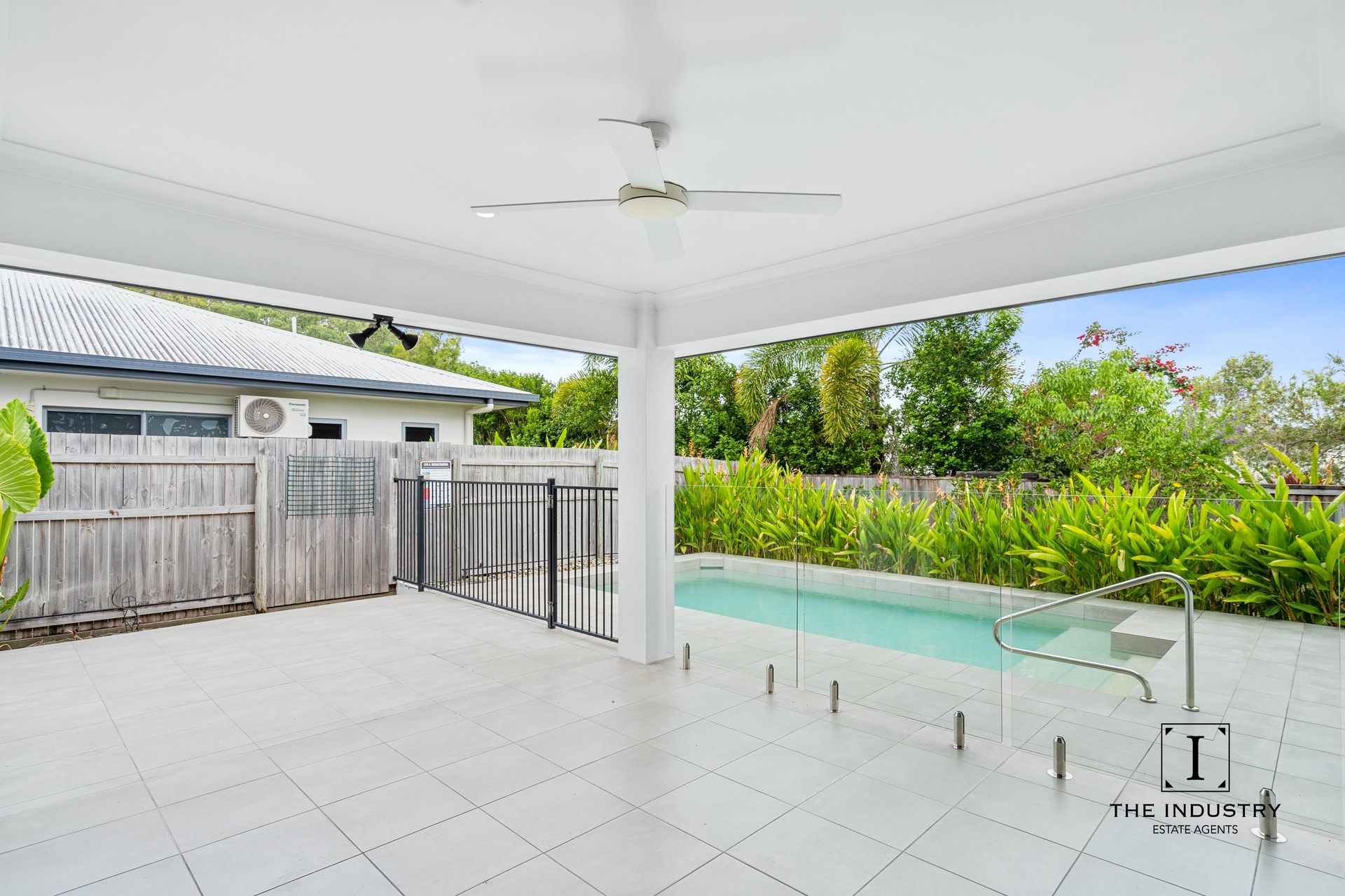 10 Flow Close, Trinity Beach, QLD 4879 AUS