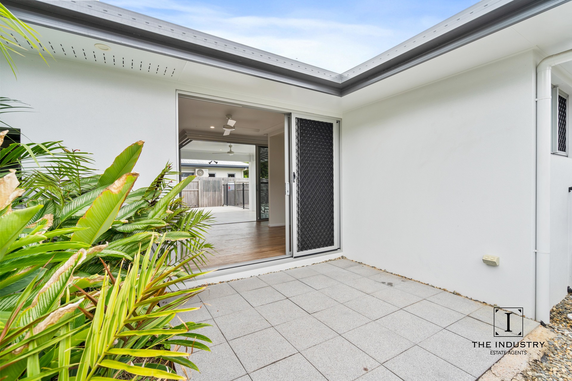 10 Flow Close, Trinity Beach, QLD 4879 AUS