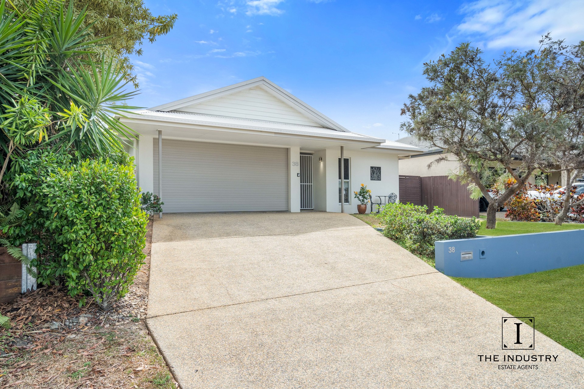 38 Landsborough Drive, Smithfield, QLD 4878 AUS