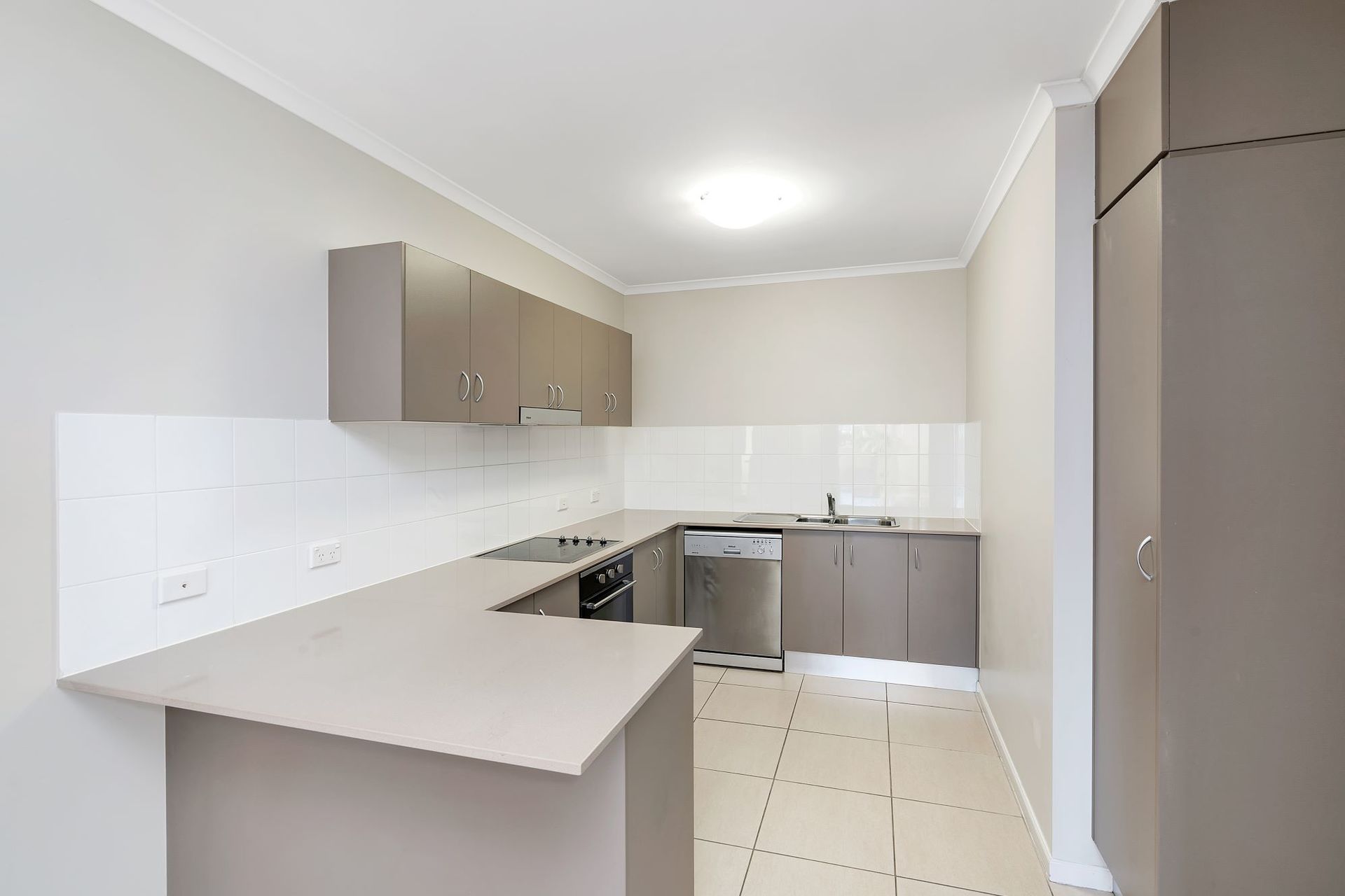 107/335-339 Lake Street, Cairns North, QLD 4870 AUS