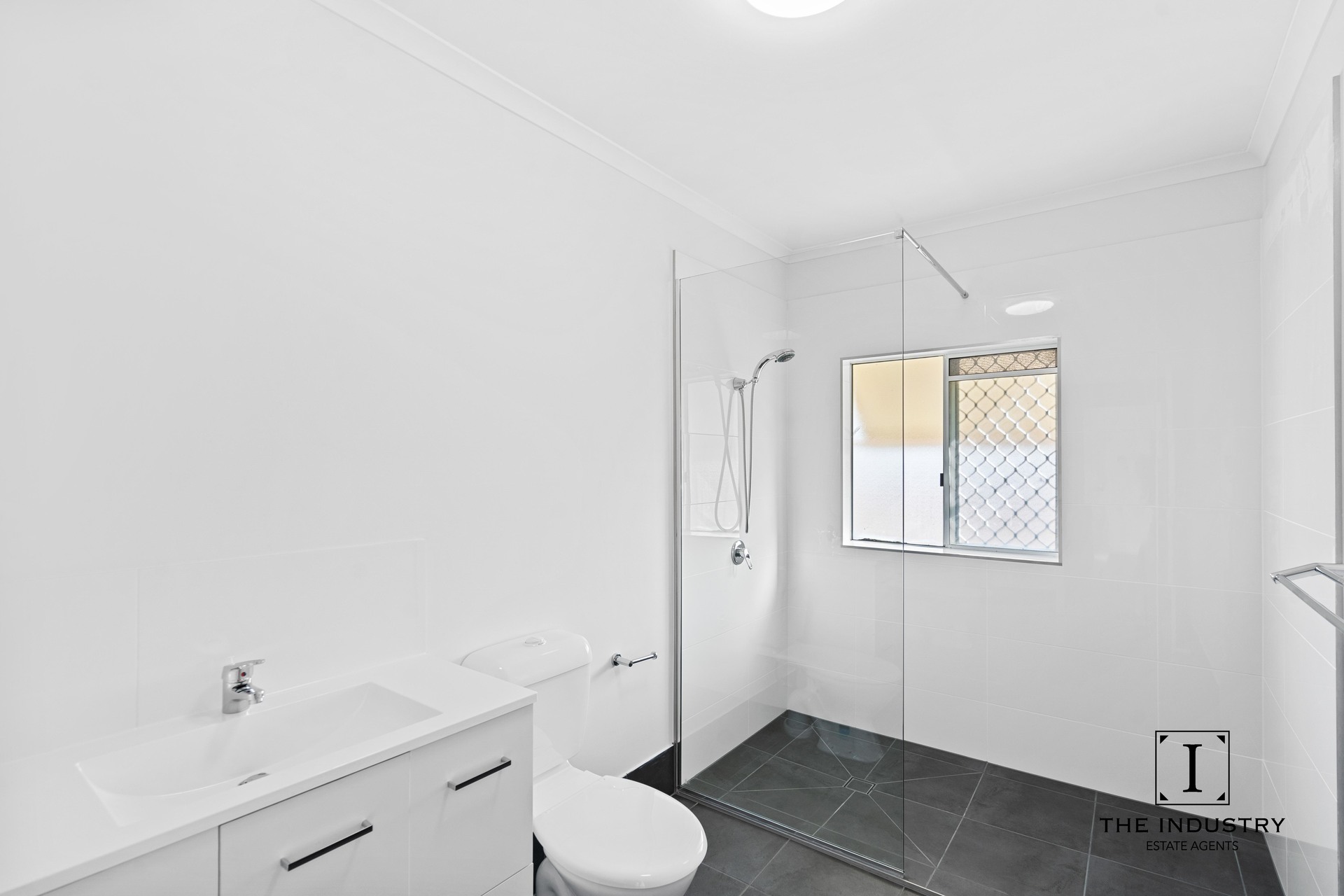 4/37 Mintaro Crescent, Woree, QLD 4868 AUS