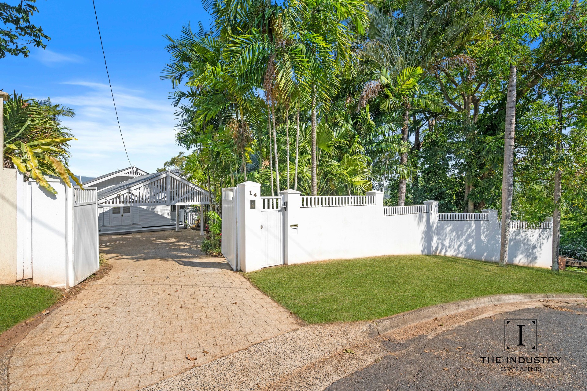 14 Atherton Street, Whitfield, QLD 4870 AUS