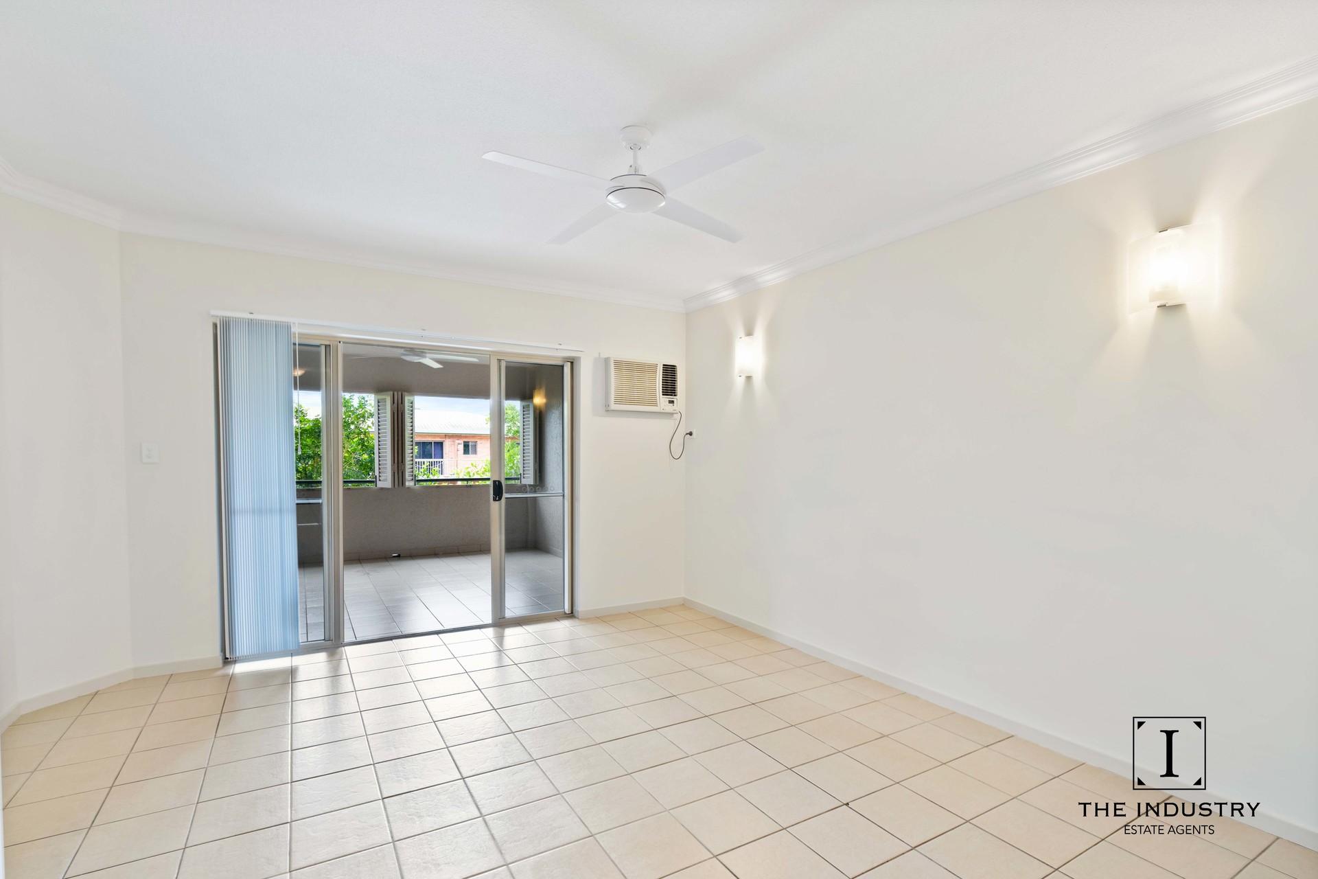 205/2-8 Centenary Close, Manoora, QLD 4870 AUS