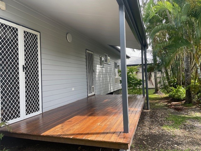 2/33 Miles Street, Manunda, QLD 4870 AUS