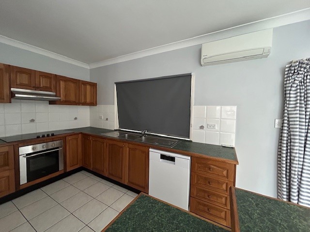 41 Robson Drive, Mooroobool, QLD 4870 AUS