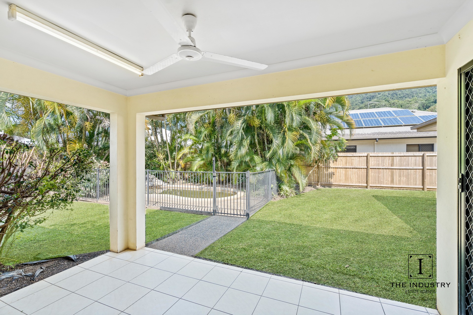 33 Huntley Crescent, Redlynch, QLD 4870 AUS