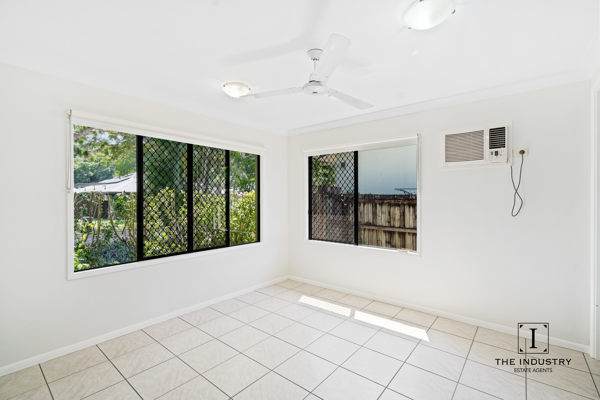 33 Huntley Crescent, Redlynch, QLD 4870 AUS