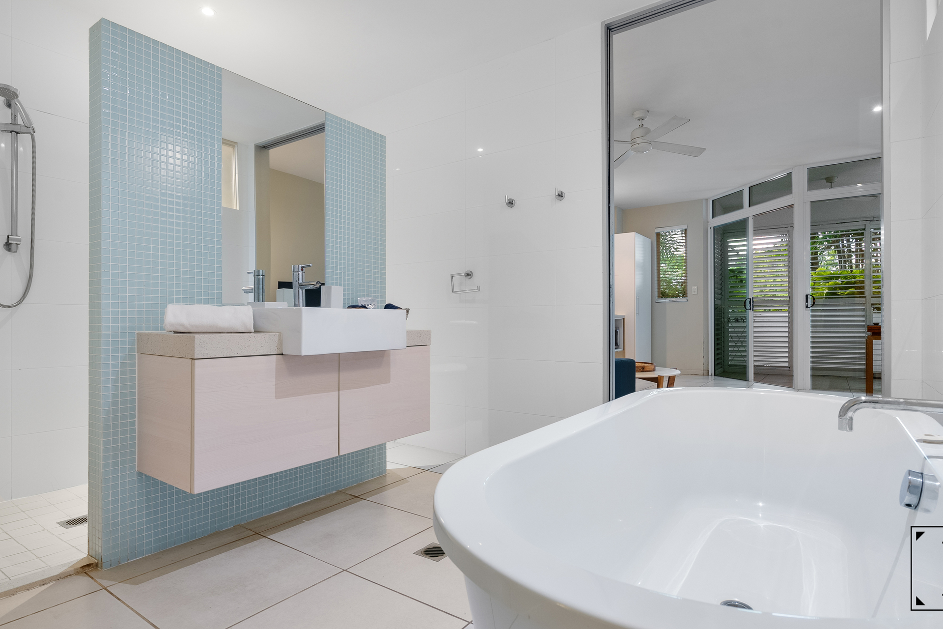 7/199-201 Lake Street, Cairns North, QLD 4870 AUS