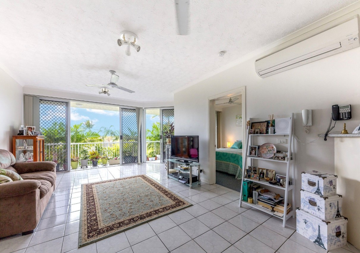 2/40 Moore Street, Trinity Beach, QLD 4879 AUS