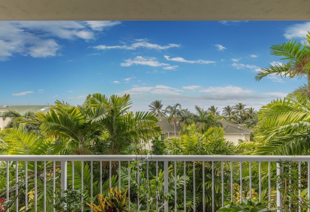 2/40 Moore Street, Trinity Beach, QLD 4879 AUS