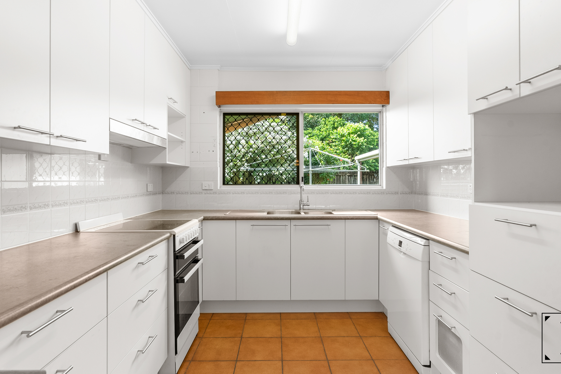 117-119 Greenslopes Street, Edge Hill, QLD 4870 AUS