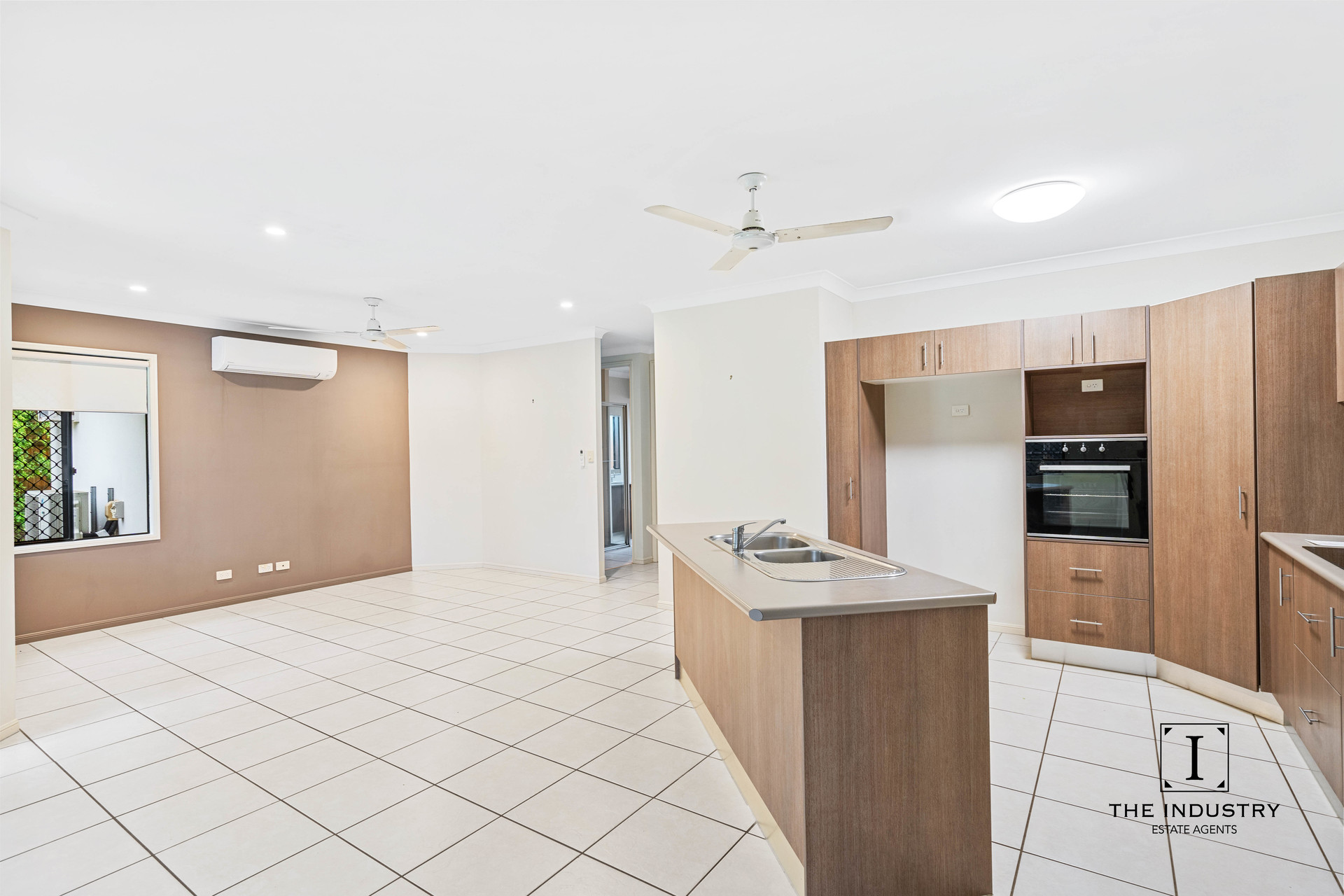 109 Gamburra Drive, Redlynch, QLD 4870 AUS