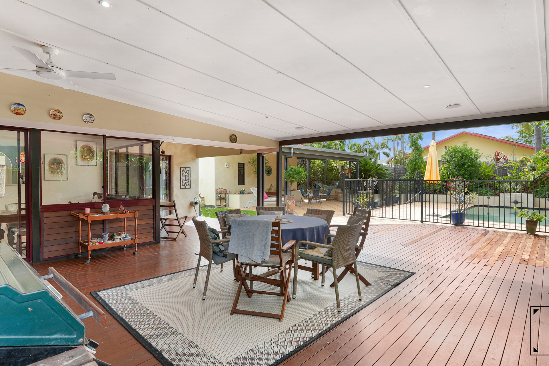 10 Castaways Close, Kewarra Beach, QLD 4879 AUS