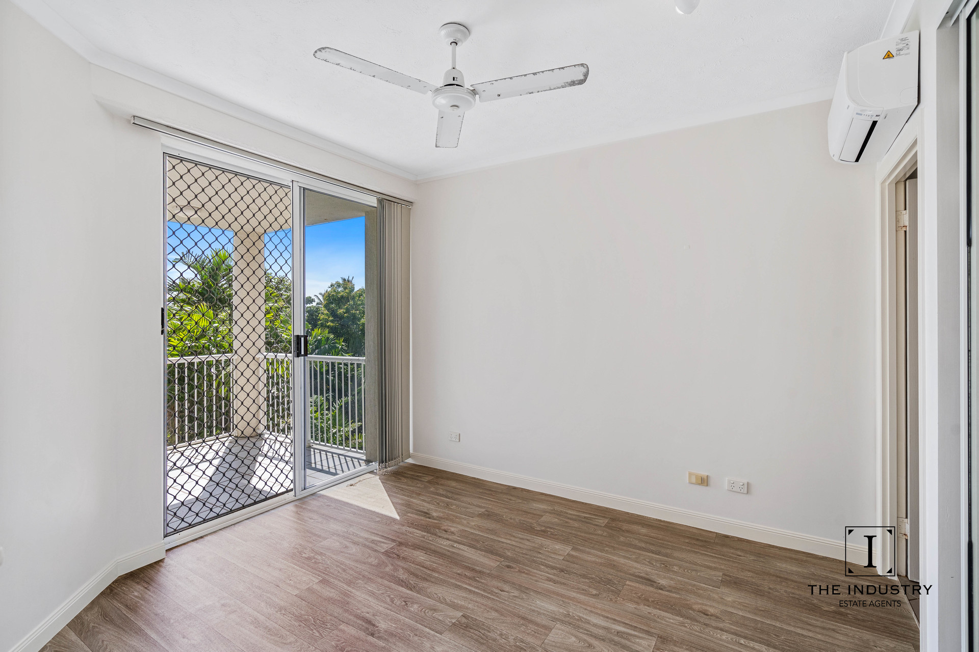 2/40 Moore Street, Trinity Beach, QLD 4879 AUS