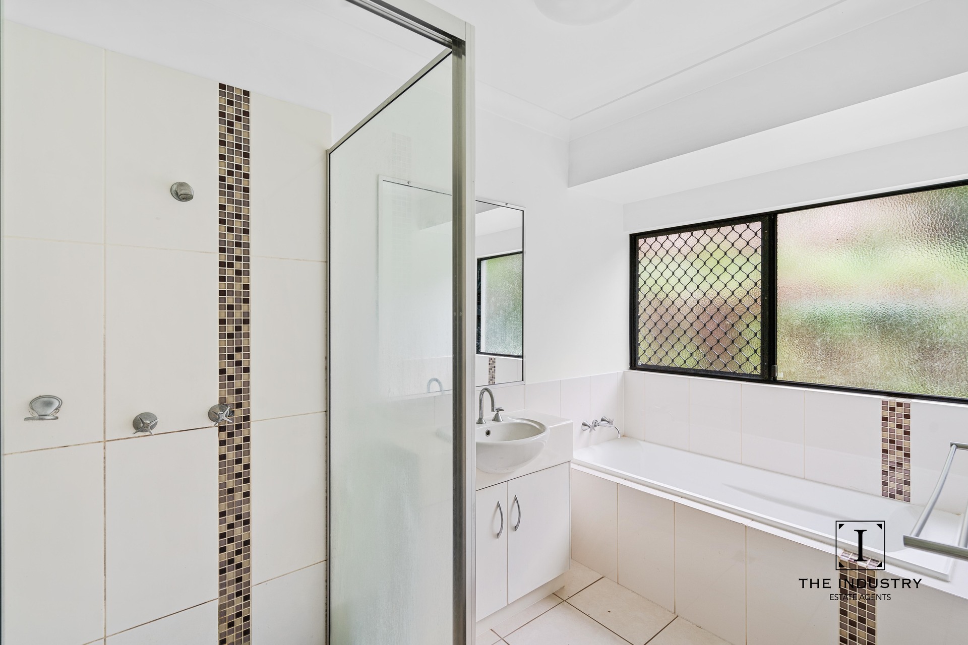 14 Bundey Street, Bentley Park, QLD 4869 AUS